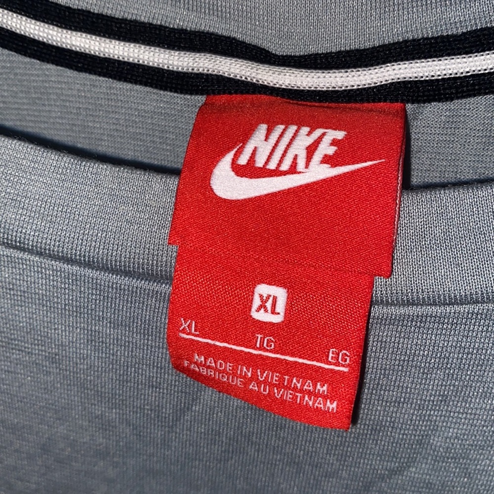 Nike sleeveless tank top - Picture 4 of 6